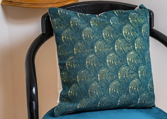 Rude - Retro Chic Dijon